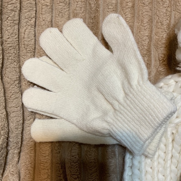 2/$20 bebe Girls Off White Hat Glove Set - Picture 4 of 6